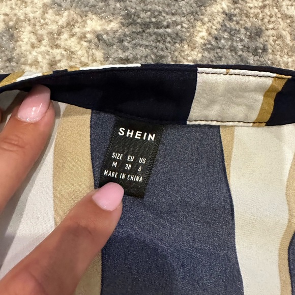 Abstract blouse - Picture 2 of 2